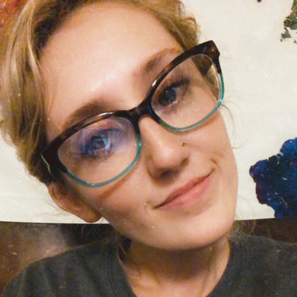 Meet your Posher, Laura - Picture 3 of 3